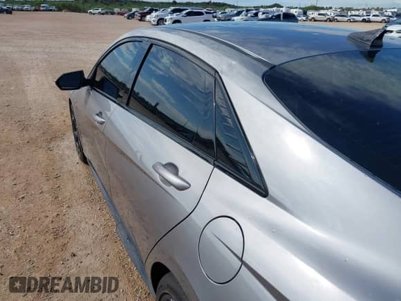 2024 Hyundai Elantra N Line z VIN KMHLR4DF4RU822245, wystawiony jako IAAI lot #42729077 z przebiegiem 4 031 mil mil oraz . Historia ofert i sprzedaży dostępna na DreamBid. Obrazek 21.