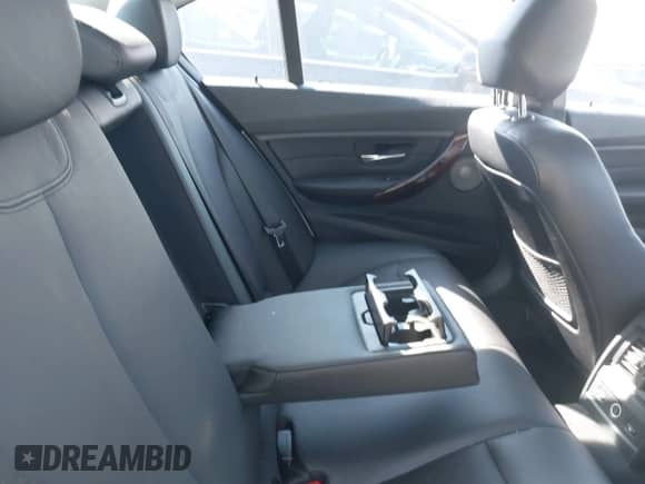 2014 BMW 3 Series 335i xDrive с VIN WBA3B9G52ENR91044, выставлен на аукционе IAAI как лот 41807408 с пробегом 200 000 миль миль и . История ставок и продаж доступна на DreamBid. Изображение 8.