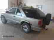 2002 Chevrolet Blazer LS с VIN 1GNCT18W02K164091, выставлен на аукционе IAAI как лот 43535067 с пробегом 197 285 миль миль и . История ставок и продаж доступна на DreamBid. Изображение 3.