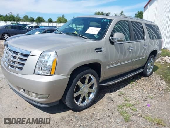 2008 Cadillac Escalade ESV с VIN 1GYFK66828R199980, выставлен на аукционе IAAI как лот 43059964 с пробегом 250 741 миль миль и . История ставок и продаж доступна на DreamBid. Изображение 2.