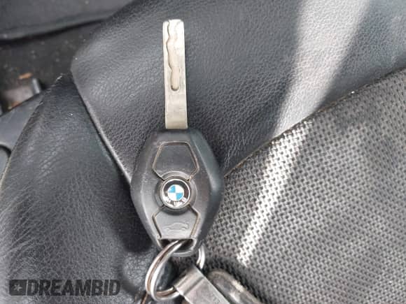 2006 BMW Z4 3.0i с VIN 4USBU33516LW59003, выставлен на аукционе IAAI как лот 42578979 с пробегом 82 386 миль миль и . История ставок и продаж доступна на DreamBid. Изображение 11.