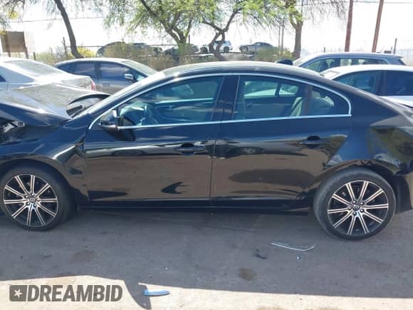 2015 Volvo S60 T5 Drive-E Premier with VIN YV140MFB3F2299721, listed as a IAAI auction lot 42013732 with 82,407 mi miles and . Bid and sale history available at DreamBid. Image 14.