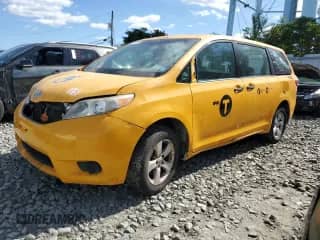 2016 Toyota Sienna L with VIN 5TDZK3DC2GS705008, listed as a Copart auction lot 85184275 with Not provided miles and Clean title. Bid and sale history available at DreamBid. Image 1.