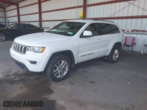 2017 Jeep Grand Cherokee Laredo z VIN 1C4RJFAG3HC841792, wystawiony jako IAAI lot #42860251 z przebiegiem 103 984 mil mil oraz . Historia ofert i sprzedaży dostępna na DreamBid. Obrazek 17.