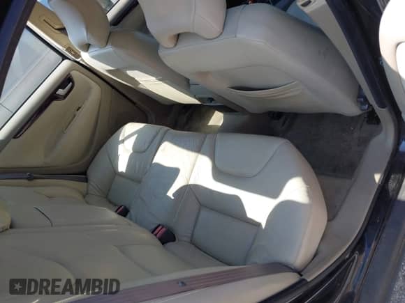 2004 Volvo S60 с VIN YV1RS61T342352457, выставлен на аукционе IAAI как лот 42792260 с пробегом Не указан миль и . История ставок и продаж доступна на DreamBid. Изображение 8.
