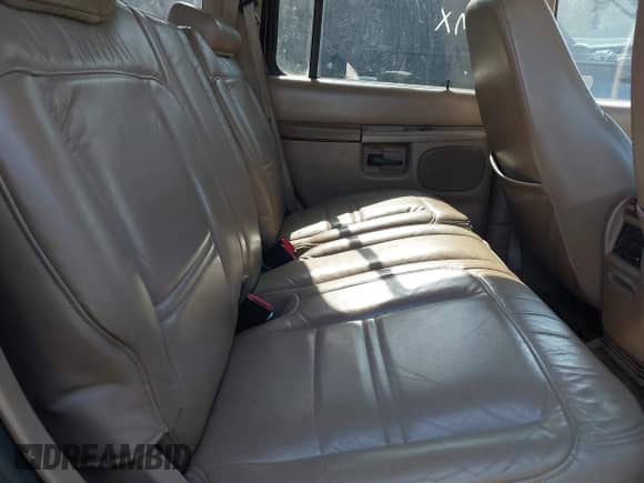 2000 Ford Explorer with VIN 1FMZU64P1YUB62533, listed as a IAAI auction lot 42349842 with 313,734 mi miles and . Bid and sale history available at DreamBid. Image 8.