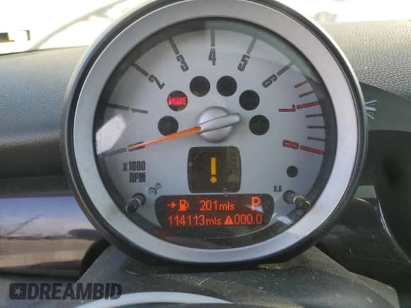 2007 MINI Hardtop with VIN WMWMF33547TT51590, listed as a Copart auction lot 57323995 with 114,113 mi miles and Salvage title. Bid and sale history available at DreamBid. Image 9.