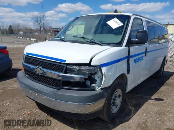 2017 Chevrolet Express Passenger LT с VIN 1GAZGPFF4H1242182, выставлен на аукционе IAAI как лот 42020122 с пробегом 51 100 миль миль и . История ставок и продаж доступна на DreamBid. Изображение 17.