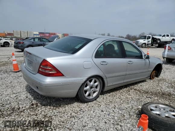 2004 Mercedes-Benz C 240 with VIN WDBRF81J74F546257, listed as a Copart auction lot 52402645 with 121,710 mi miles and Salvage title. Bid and sale history available at DreamBid. Image 3.