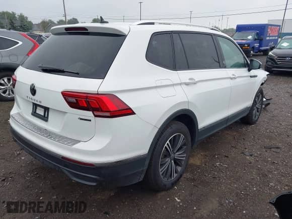 2024 Volkswagen Tiguan Wolfsburg Edition с VIN 3VVAB7AX1RM216759, выставлен на аукционе IAAI как лот 43014035 с пробегом 3 944 миль миль и . История ставок и продаж доступна на DreamBid. Изображение 4.