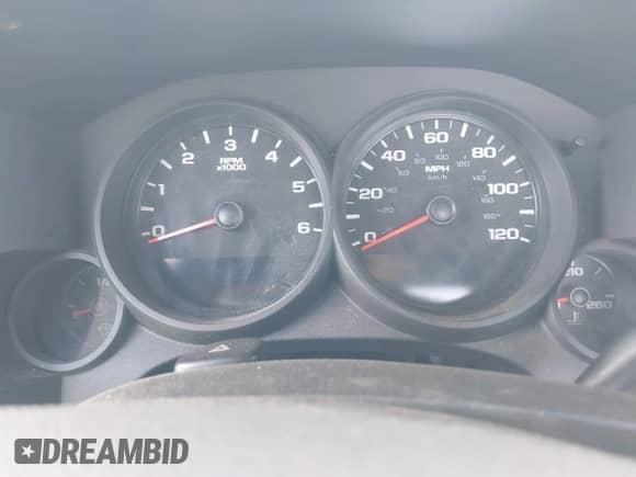 2011 Chevrolet Silverado 1500 Work Truck z VIN 1GCNKPEX5BZ185336, wystawiony jako IAAI lot #42139519 z przebiegiem 187 532 mil mil oraz . Historia ofert i sprzedaży dostępna na DreamBid. Obrazek 14.