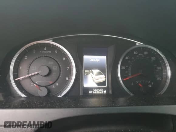 2017 Toyota Camry XLE z VIN 4T1BF1FK3HU735769, wystawiony jako Copart lot #90798805 z przebiegiem 285 265 mil mil oraz Czysty tytuł • Clean title. Historia ofert i sprzedaży dostępna na DreamBid. Obrazek 9.