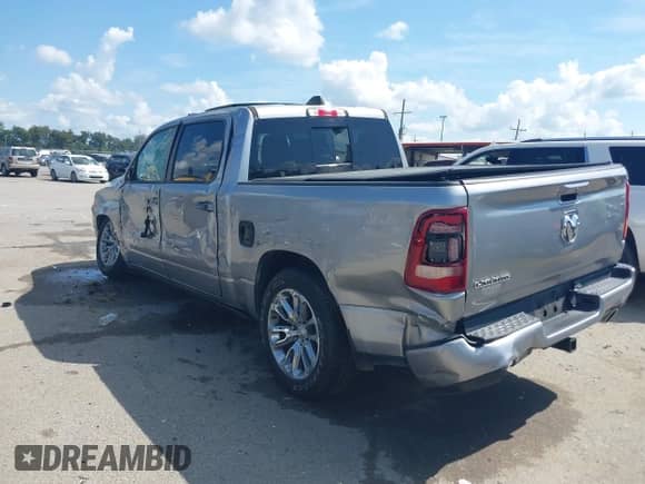 2023 Ram 1500 Laramie z VIN 1C6RREJT1PN620038, wystawiony jako IAAI lot #43394924 z przebiegiem 31 937 mil mil oraz . Historia ofert i sprzedaży dostępna na DreamBid. Obrazek 3.