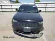 2018 Jeep Grand Cherokee Upland z VIN 1C4RJFAG5JC389933, wystawiony jako Copart lot #63147265 z przebiegiem 83 209 mil mil oraz Szkoda całkowita • Salvage title. Historia ofert i sprzedaży dostępna na DreamBid. Obrazek 5.