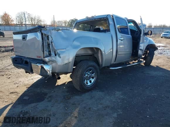 2007 GMC Sierra 1500 SLE1 z VIN 2GTEC13C571717016, wystawiony jako IAAI lot #41146367 z przebiegiem Nie podano mil oraz . Historia ofert i sprzedaży dostępna na DreamBid. Obrazek 4.