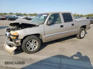 2005 GMC Sierra 1500 SLE с VIN 2GTEC13T351270084, выставлен на аукционе Copart как лот 71522635 с пробегом 239 046 миль миль и Списание • Salvage title. История ставок и продаж доступна на DreamBid. Изображение 1.