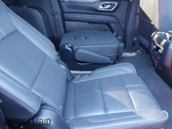 2023 Chevrolet Suburban RST с VIN 1GNSKEKD4PR212400, выставлен на аукционе IAAI как лот 41274552 с пробегом 22 602 миль миль и . История ставок и продаж доступна на DreamBid. Изображение 8.