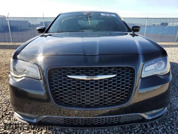 2017 Chrysler 300 S z VIN 2C3CCAGG8HH597228, wystawiony jako Copart lot #86149115 z przebiegiem 122 651 mil mil oraz Czysty tytuł • Clean title. Historia ofert i sprzedaży dostępna na DreamBid. Obrazek 5.