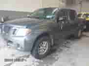 2018 Nissan Frontier SV z VIN 1N6AD0EV7JN763356, wystawiony jako IAAI lot #43017834 z przebiegiem 96 927 mil mil oraz . Historia ofert i sprzedaży dostępna na DreamBid. Obrazek 2.