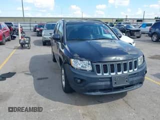 2013 Jeep Compass Sport z VIN 1C4NJCBA4DD187882, wystawiony jako IAAI lot #43402321 z przebiegiem 174 072 mil mil oraz . Historia ofert i sprzedaży dostępna na DreamBid. Obrazek 1.