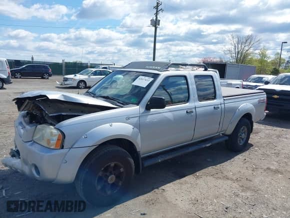 2003 Nissan Frontier XE z VIN 1N6ED29Y83C427148, wystawiony jako IAAI lot #42017433 z przebiegiem 188 114 mil mil oraz . Historia ofert i sprzedaży dostępna na DreamBid. Obrazek 2.