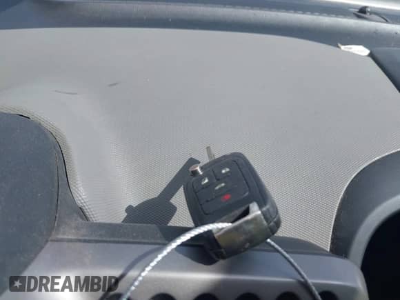 2014 Chevrolet Sonic LS z VIN 1G1JB5SH5E4121792, wystawiony jako IAAI lot #42853524 z przebiegiem 151 552 mil mil oraz . Historia ofert i sprzedaży dostępna na DreamBid. Obrazek 11.