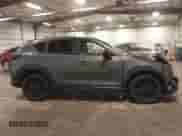 2023 Mazda CX-5 S Carbon Edition z VIN JM3KFBCM1P0238345, wystawiony jako IAAI lot #42799769 z przebiegiem 53 614 mil mil oraz . Historia ofert i sprzedaży dostępna na DreamBid. Obrazek 13.