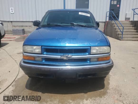 2001 Chevrolet S-10 LS with VIN 1GCDT13W41K151914, listed as a Copart auction lot 55245865 with 212,657 mi miles and Non repairable. Bid and sale history available at DreamBid. Image 5.