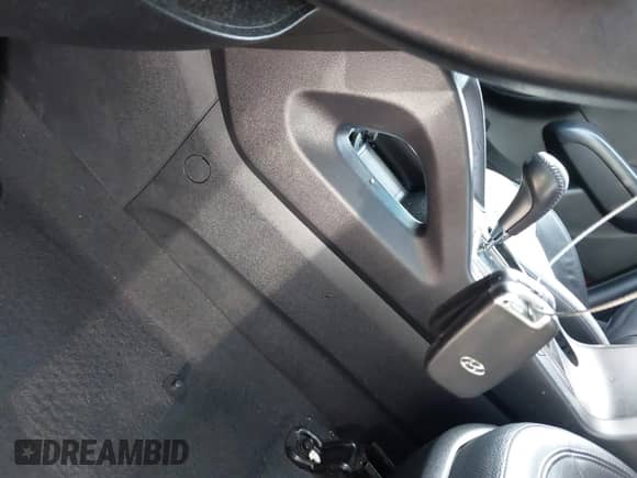 2013 Hyundai Tucson Limited with VIN KM8JU3AC0DU574384, listed as a IAAI auction lot 42901290 with 137,836 mi miles and . Bid and sale history available at DreamBid. Image 11.