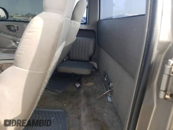 2003 Chevrolet S-10 Fleet z VIN 1GCCS19X438105269, wystawiony jako Copart lot #81294134 z przebiegiem 205 523 mil mil oraz Szkoda całkowita • Salvage title. Historia ofert i sprzedaży dostępna na DreamBid. Obrazek 10.