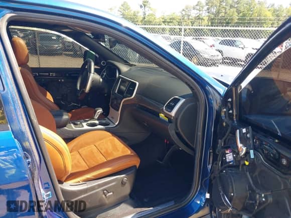 2018 Jeep Grand Cherokee Trackhawk z VIN 1C4RJFN99JC332825, wystawiony jako IAAI lot #43058737 z przebiegiem 67 252 mil mil oraz . Historia ofert i sprzedaży dostępna na DreamBid. Obrazek 5.