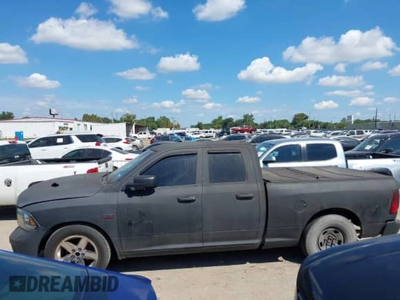 2013 Ram 1500 Express z VIN 1C6RR6FT4DS680729, wystawiony jako IAAI lot #43316356 z przebiegiem 182 634 mil mil oraz . Historia ofert i sprzedaży dostępna na DreamBid. Obrazek 14.
