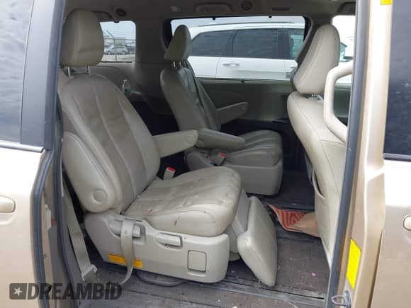 2013 Toyota Sienna XLE с VIN 5TDDK3DC4DS055796, выставлен на аукционе IAAI как лот 41993530 с пробегом 256 735 миль миль и . История ставок и продаж доступна на DreamBid. Изображение 8.