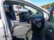 2017 Ford Escape SE z VIN 1FMCU9GD5HUF00198, wystawiony jako IAAI lot #43474181 z przebiegiem 112 212 mil mil oraz . Historia ofert i sprzedaży dostępna na DreamBid. Obrazek 5.