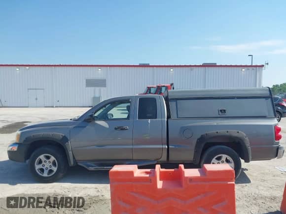 2005 Dodge Dakota SLT с VIN 1D7HE42K45S292036, выставлен на аукционе IAAI как лот 42634168 с пробегом 132 495 миль миль и . История ставок и продаж доступна на DreamBid. Изображение 14.