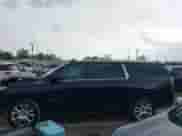 2023 Chevrolet Suburban High Country z VIN 1GNSKGKL5PR148645, wystawiony jako IAAI lot #41893981 z przebiegiem 64 928 mil mil oraz . Historia ofert i sprzedaży dostępna na DreamBid. Obrazek 14.