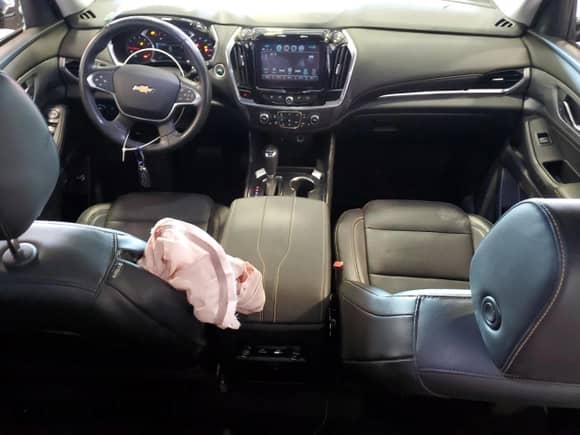 2019 Chevrolet Traverse LT z VIN 1GNEVHKW4KJ301334, wystawiony jako Copart lot #81558455 z przebiegiem 38 933 mil mil oraz Szkoda całkowita • Salvage title. Historia ofert i sprzedaży dostępna na DreamBid. Obrazek 8.
