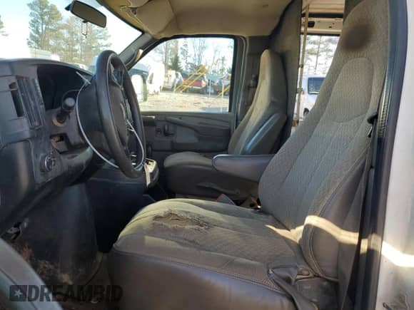2008 Chevrolet Express Cargo z VIN 1GCGG25C481119510, wystawiony jako Copart lot #47071765 z przebiegiem 392 884 mil mil oraz Szkoda całkowita • Salvage title. Historia ofert i sprzedaży dostępna na DreamBid. Obrazek 7.