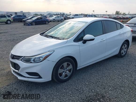 2018 Chevrolet Cruze LS с VIN 1G1BC5SM1J7228877, выставлен на аукционе IAAI как лот 43066362 с пробегом 92 538 миль миль и . История ставок и продаж доступна на DreamBid. Изображение 2.