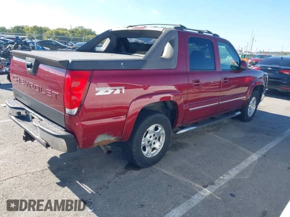 2005 Chevrolet Avalanche Z71 with VIN 3GNEK12Z15G134494, listed as a IAAI auction lot 43585043 with 126,988 mi miles and . Bid and sale history available at DreamBid. Image 4.