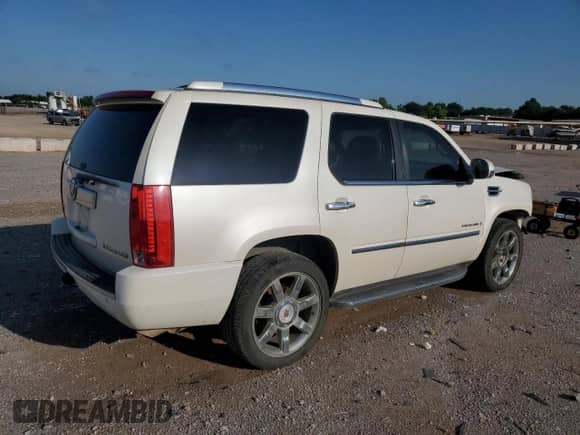2009 Cadillac Escalade with VIN 1GYFK23269R226768, listed as a Copart auction lot 60213415 with 221,946 mi miles and Non repairable. Bid and sale history available at DreamBid. Image 3.