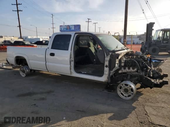 2004 Chevrolet Silverado 2500HD LS with VIN 1GCHC23G14F175620, listed as a Copart auction lot 86104424 with Not provided miles and Salvage title. Bid and sale history available at DreamBid. Image 4.