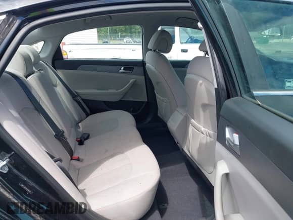 2017 Hyundai Sonata SE z VIN 5NPE24AF8HH566304, wystawiony jako IAAI lot #43064721 z przebiegiem 116 974 mil mil oraz . Historia ofert i sprzedaży dostępna na DreamBid. Obrazek 8.