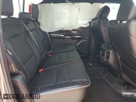 2024 Ram 1500 Laramie z VIN 1C6RREJT3RN113175, wystawiony jako Copart lot #53521425 z przebiegiem Nie podano mil oraz Szkoda całkowita • Salvage title. Historia ofert i sprzedaży dostępna na DreamBid. Obrazek 10.