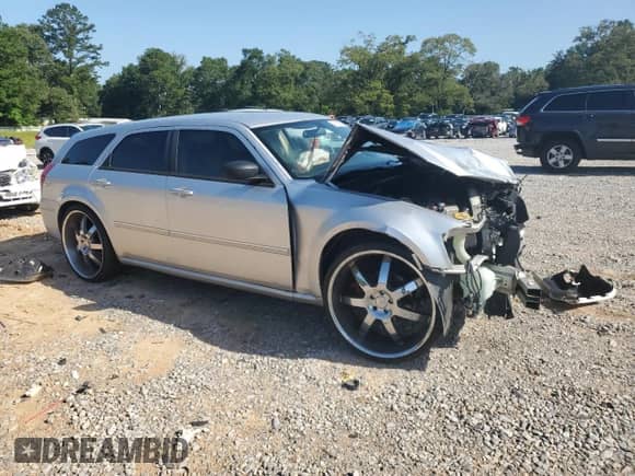 2007 Dodge Magnum with VIN 2D4FV47V87H894004, listed as a Copart auction lot 61060215 with 207,152 mi miles and Salvage title. Bid and sale history available at DreamBid. Image 4.