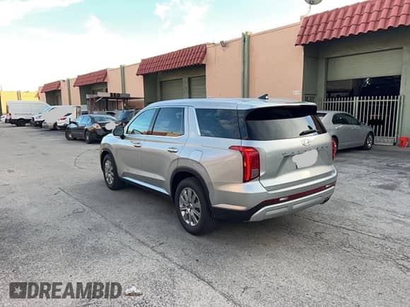 2025 Hyundai Palisade SEL z VIN KM8R2DGE8SU931461, wystawiony jako Copart lot #85414965 z przebiegiem 9 671 mil mil oraz Czysty tytuł • Clean title. Historia ofert i sprzedaży dostępna na DreamBid. Obrazek 3.