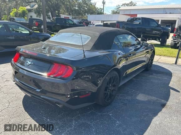 2018 Ford Mustang EcoBoost Premium with VIN 1FATP8UH9J5112944, listed as a Copart auction lot 90128975 with 83,838 mi miles and Clean title. Bid and sale history available at DreamBid. Image 4.