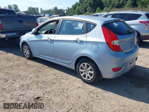 2012 Hyundai Accent GS с VIN KMHCT5AE6CU041673, выставлен на аукционе IAAI как лот 43122307 с пробегом 140 500 миль миль и . История ставок и продаж доступна на DreamBid. Изображение 3.