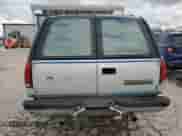 1993 Chevrolet Suburban с VIN 1GNEC16K5PJ397521, выставлен на аукционе Copart как лот 51180435 с пробегом 280 714 миль миль и Списание • Salvage title. История ставок и продаж доступна на DreamBid. Изображение 6.