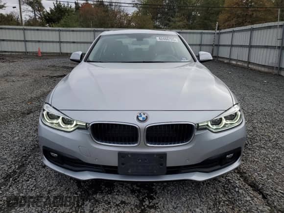 2018 BMW 3 Series 320i xDrive z VIN WBA8A3C55JK763689, wystawiony jako Copart lot #82460725 z przebiegiem 19 730 mil mil oraz Szkoda całkowita • Salvage title. Historia ofert i sprzedaży dostępna na DreamBid. Obrazek 5.